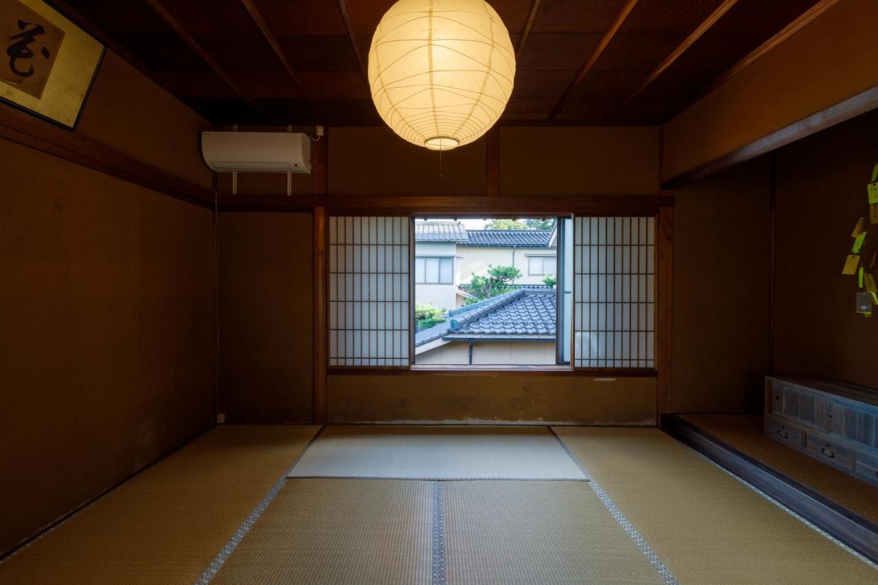 Tsunagian Tabi-ne * Kanazawa